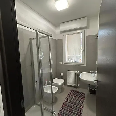 Cosy And Spacious Flat With Private Parking Space